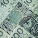 Gdy pieniądze stają się narzędziem kontroli: jak rozpoznać przemoc finansową w związku i odzyskać niezależność