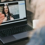 Zawsze Online? Jak wyznaczyć zdrowe granice dostępności i odzyskać czas dla siebie