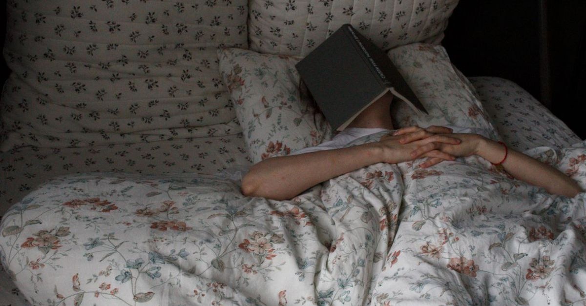 Mniej czasu w łóżku, więcej snu: jak terapia pomaga odzyskać zdrowy rytm nocny