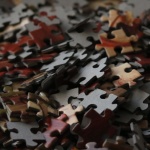 Wieczór z puzzlami: spokojny sposób na kameralne spotkania i relaks