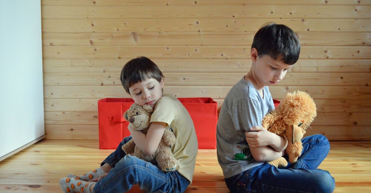 Kłótnia przy dzieciach? Zobacz, jak naprawić sytuację i odbudować spokój w domu