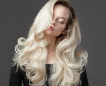 Farba do włosów blond. Jak dbać o ten wymagający kolor?